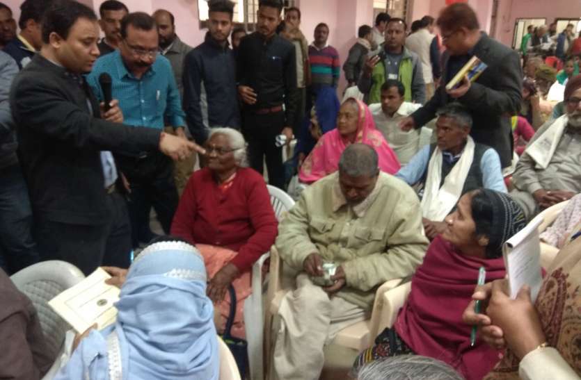 The 66-year-old man expressed his desire to marry his 55-year-old girlfriend, told the collector - get us married 66 साल के बुजुर्ग ने 55 साल की प्रेमिका से जताई शादी की इच्छा, कलेक्टर से कहा- हमारा विवाह करा दो