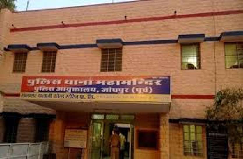 Police seized seven bottles of army canteen, one arrested सेना की कैन्टीन की सात बोतल शराब जब्त, एक गिरफ्तार