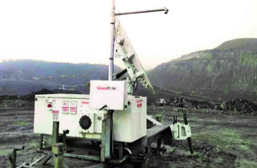 खदान की सुरक्षा खतरे में, डीजल व कबाड़ चोर गिरोह ने किया ये काम खदान की सुरक्षा खतरे में, डीजल व कबाड़ चोर गिरोह ने किया ये काम
