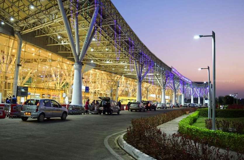 हर फ्लाइट लैंडिंग के बाद अनाउंसमेंट,'आप चीन से आ रहे हैं तो सूचित करेंंÓ हर फ्लाइट लैंडिंग के बाद अनाउंसमेंट,'आप चीन से आ रहे हैं तो सूचित करेंंÓ