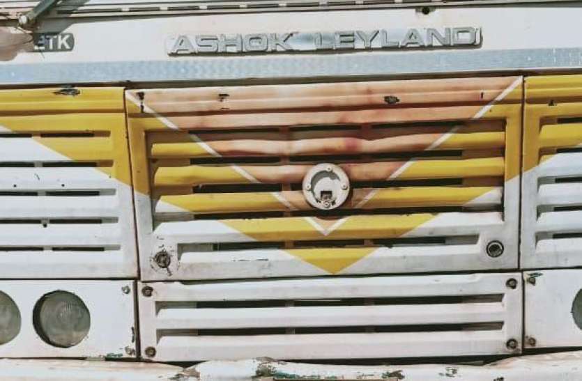 rto.jpg Action बिना रजिस्ट्रेशन संचालित हो रही थी जेसीबी