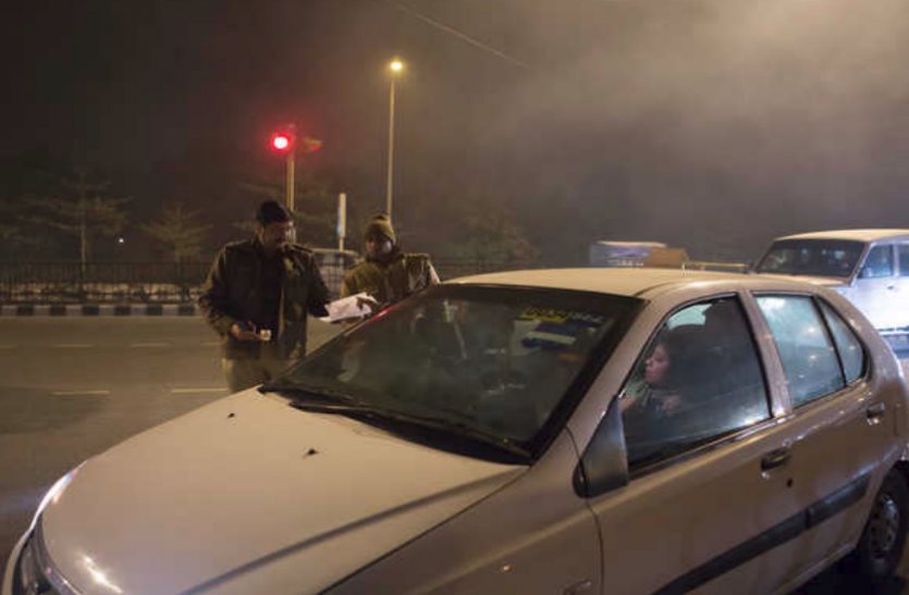 Traffic Police Action छिपकर ट्रैफिक नियम तोड़ने वालों को पकड़ना पूरी तरह से गलत, RTI में हुआ खुलासा
