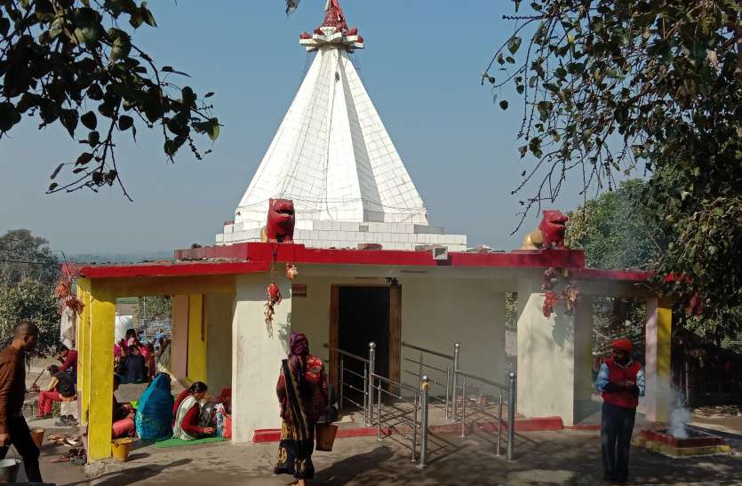Ghoghara Devi Temple, the main religious and historical site of the di जिले के प्रमुख धार्मिक एवं ऐतिहासिक स्थल घोघरा देवी मंदिर उपेक्षा का शिकार