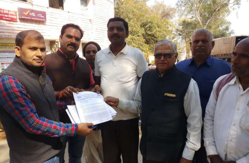 SPX Party Sidhi submitted memorandum to Prime Minister and Chief Minis सपाक्स पार्टी सीधी ने प्रधानमंत्री एवं मुख्यमंत्री के नाम सौंपा ज्ञापन