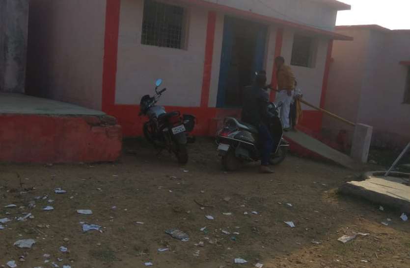 Teachers found cheating in pre board examination during inspection, kn निरीक्षण के दौरान प्री बोर्ड परीक्षा में नकल कराते मिले शिक्षक, जानिए क्या है मामला