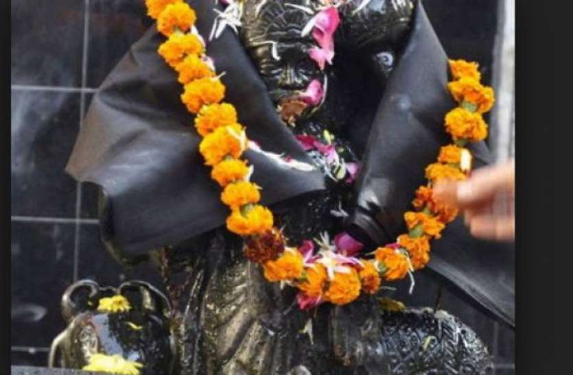 लगातार 40 शनिवार कर लें ये उपाय, सुख-समृद्धि से भर जाएगी झोली लगातार 40 शनिवार कर लें ये उपाय, सुख-समृद्धि से भर जाएगी झोली