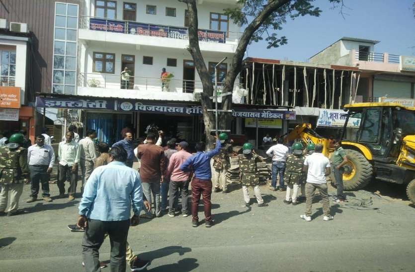 अतिक्रमण विरोध कार्रवाई में झूमाझपटी, भाजपा कार्यकर्ताओं को टारगेट करने का आरोप अतिक्रमण विरोध कार्रवाई में झूमाझपटी, भाजपा कार्यकर्ताओं को टारगेट करने का आरोप