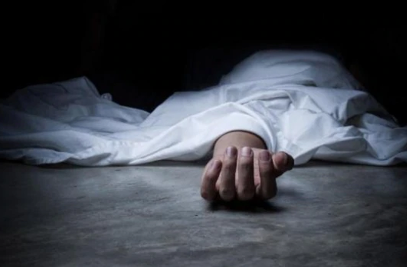 suicide_news_today_indore.png रात को बच्चों के साथ सोया, सुबह पिता को लहूलुहान देख घबरा गये बच्चे