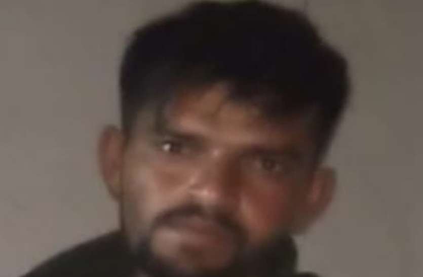 पिस्टल की नोंक पर GF के अपहरण की कोशिश, पुलिस को देखते ही खुद की कनपटी पर तान दिया बंदूक, कहा- आगे मत बढऩा गोली मार दूंगा
