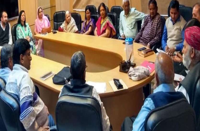 Discussion on the poetry collection of poet Dashrath Solanki Swarnim Bharat :कवि दशरथ सोलंकी के काव्य संग्रह पर परिचर्चा