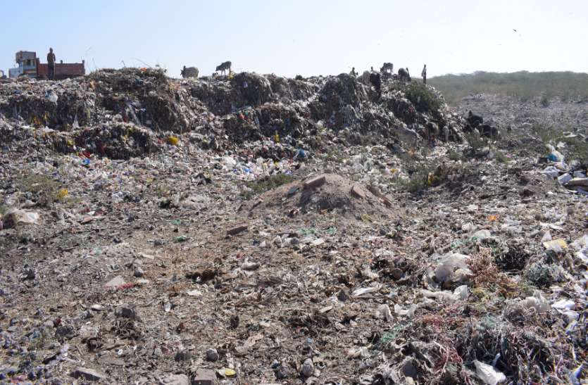 dumping yards in 34 cities alarmed poor condition of rajasthan राजस्थान के 34 शहरों में पड़े करोड़ों टन कचरे ने बजाई खतरे की घंटी, लटक रही जुर्माने की तलवार