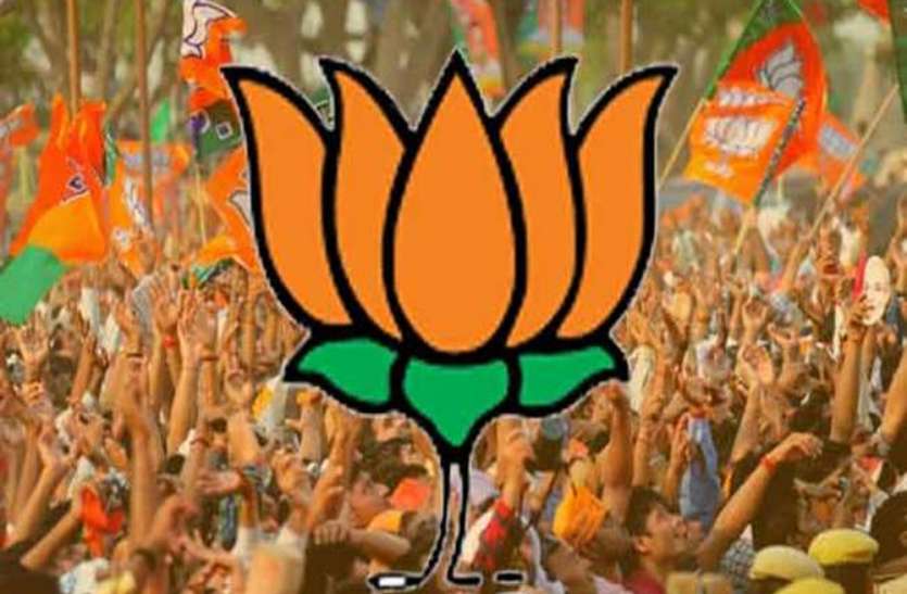 यूपी में कमजोर विपक्ष बनी भाजपा की संजीवनी यूपी में कमजोर विपक्ष बनी भाजपा की संजीवनी