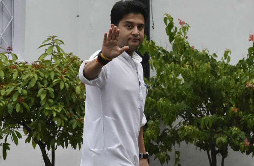पहली बार सिंधिया के समर्थन में दिग्विजय, सीएम के इस फैसले के खिलाफ एक साथ आए ज्योतिरादित्य-दिग्विजय खेमा?