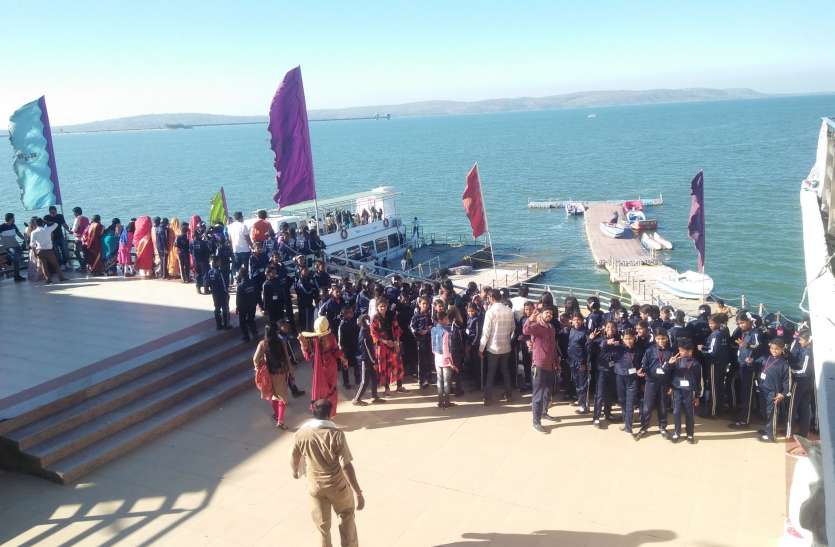 पर्यटन केंद्र हनुवंतिया पर खत्म हुआ जल महोत्सव पर्यटन केंद्र हनुवंतिया पर खत्म हुआ जल महोत्सव