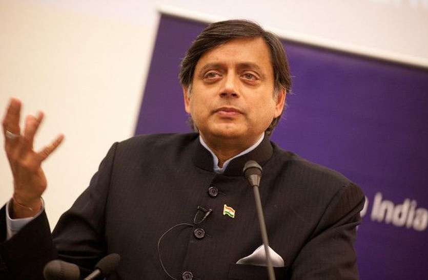 shashi_tharoor.jpg चिकित्सा पेश में पैसे कमाने नहीं आएं: शशि थरूर