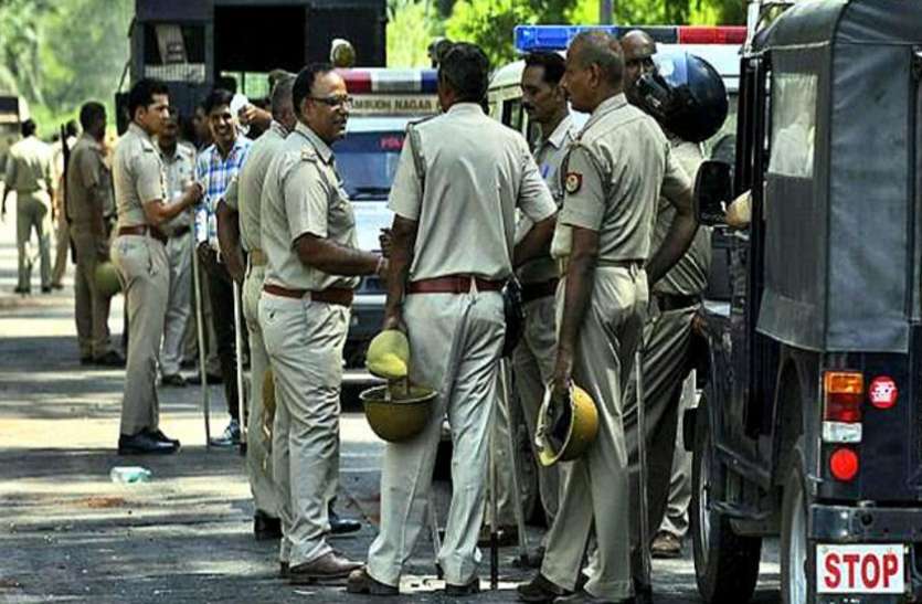 up-police.jpg कमिश्नरी लागू होने के बाद पहली बार नोएडा में लागू हुई धारा 144, जानिये क्यों