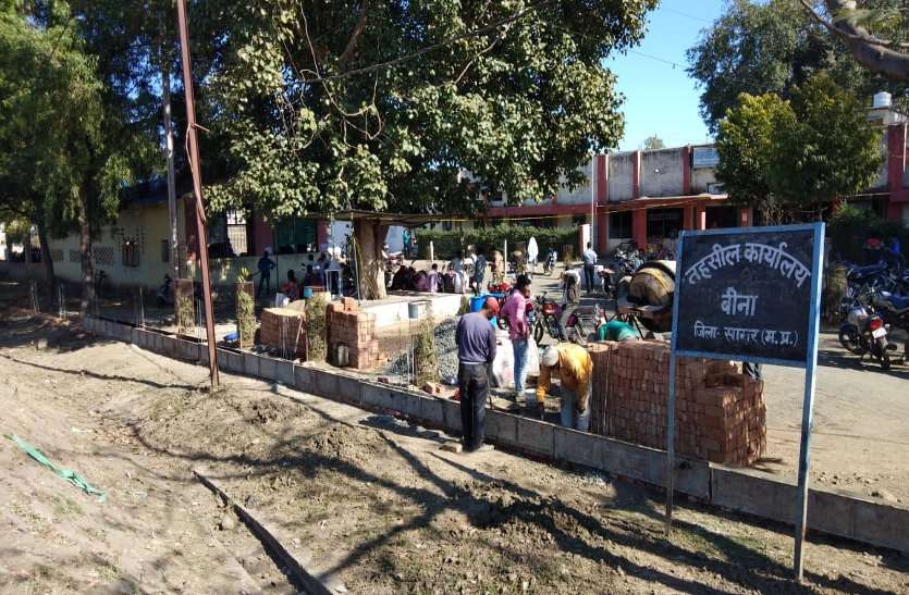 Boundarywall work started to secure Tehsil campus तहसील परिसर को सुरक्षित करने शुरू हुआ बाउंड्रीवॉल का काम