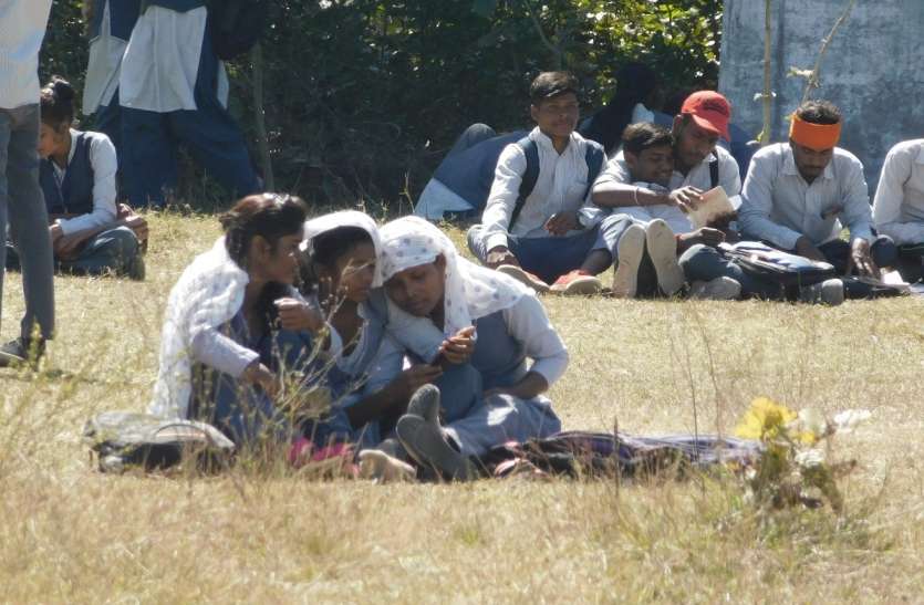 दिन में हल्की गर्मी का एहसास तो रात में ठंड है बरकरार दिन में हल्की गर्मी का एहसास तो रात में ठंड है बरकरार