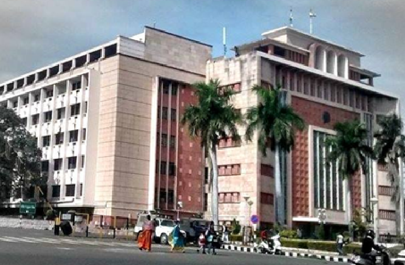 mantralay स्वास्थ्य आयुक्त हजेला के खिलाफ दो और एफआईआर