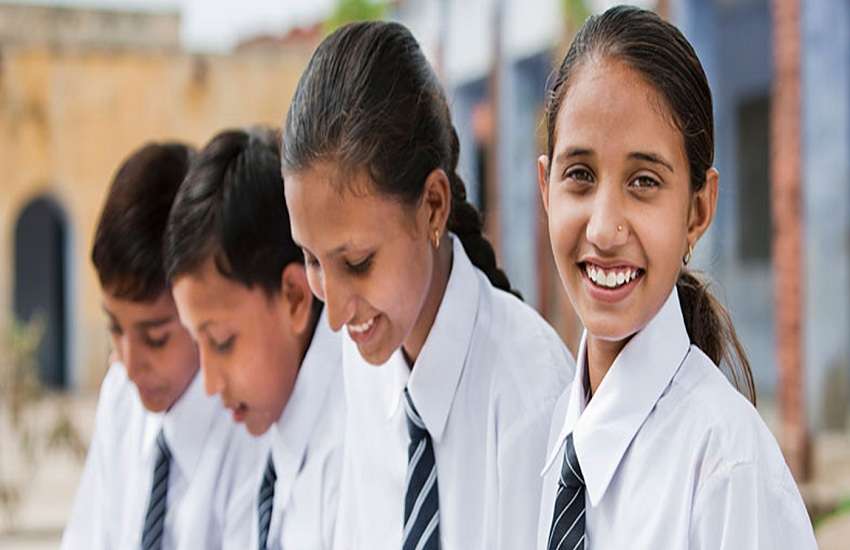 Maha CBSE News: सीबीएसई बोर्ड को लेकर छात्रों में उत्साह, सुकून भरा रहा पहला पेपर...