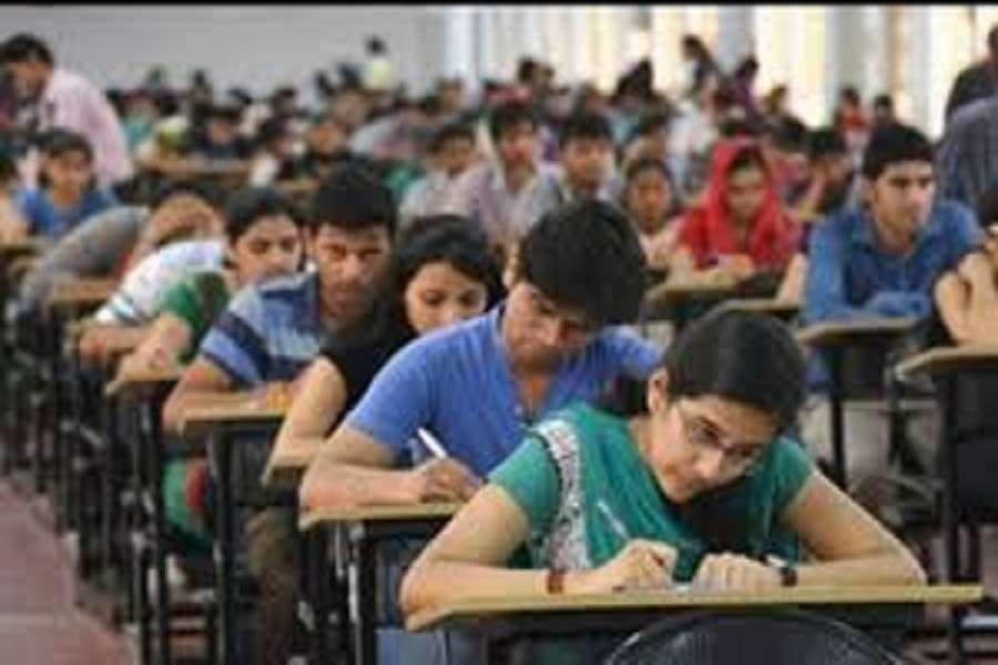 Maha CBSE News: सीबीएसई बोर्ड को लेकर छात्रों में उत्साह, सुकून भरा रहा पहला पेपर...