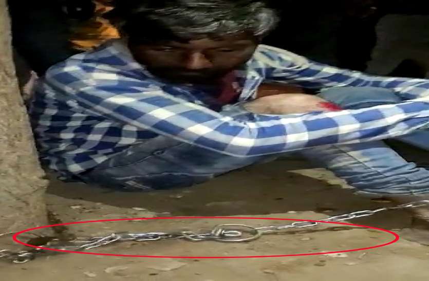 मजदूरी पर नहीं पहुंचा युवक तो घर से खींचकर लाए और पेड़ से बांधकर की पिटाई पुलिस पहुंची तो कर दिया पुलिस पर हमला मजदूरी पर नहीं पहुंचा युवक तो घर से खींचकर लाए और पेड़ से बांधकर की पिटाई पुलिस पहुंची तो कर दिया पुलिस पर हमला