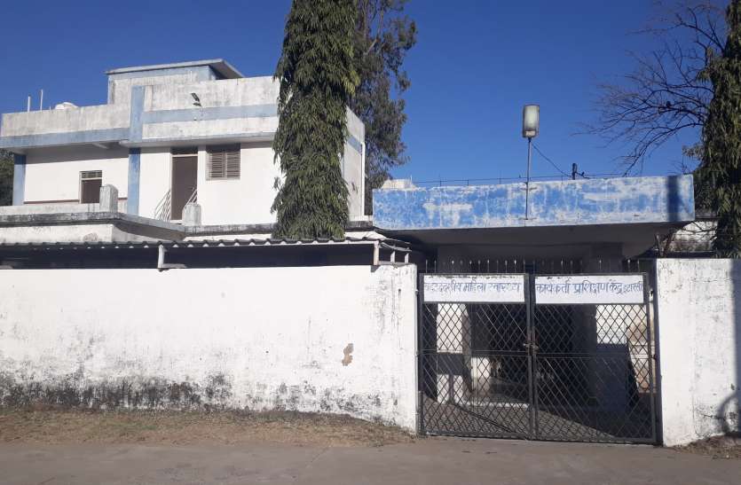 GNM training center ceases to exist on paper, aasha karyakrta, do shyamaprasad mukharji government hospital itarsi क्यों चुप है जनप्रतिनिधि-अस्तित्व में आने के पहले समाप्त हो जीएनएम ट्रेनिंग सेंटर