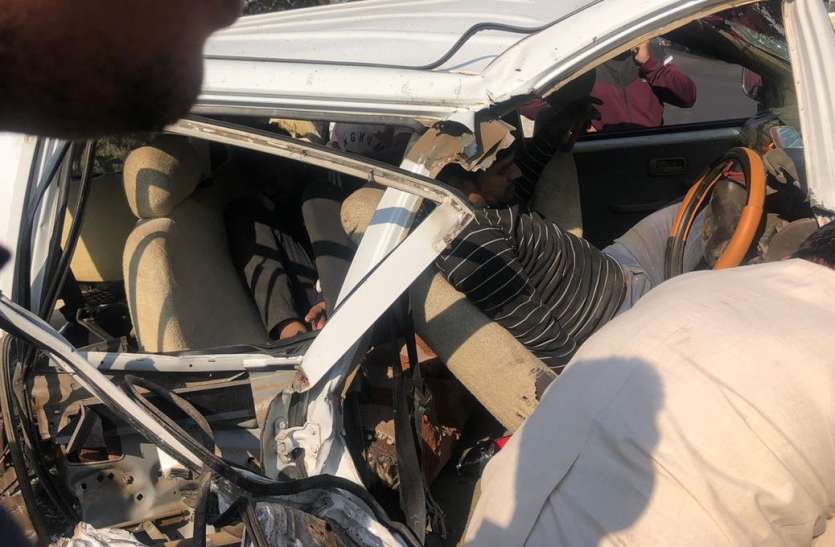 jabalpur road accident today, 3 death on the spot जबलपुर में भीषण हादसा: नींद के झोंके में कार बेकाबू, तीन ने दम तोड़ा