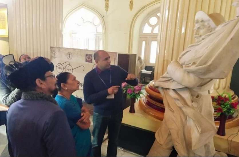rampur2.jpg Rampur की रजा लाइब्रेरी में बेशकीमती पांडुलिपियां देख मंत्रमुग्ध हुई राज्यपाल आनंदीबेन पटेल