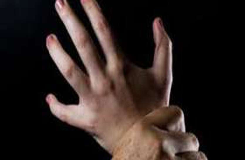गांव से शहर आईं 2 युवतियों से कई महीने तक बलात्कार, युवकों ने दोनों को इस बात का दिया था झांसा गांव से शहर आईं 2 युवतियों से कई महीने तक बलात्कार, युवकों ने दोनों को इस बात का दिया था झांसा