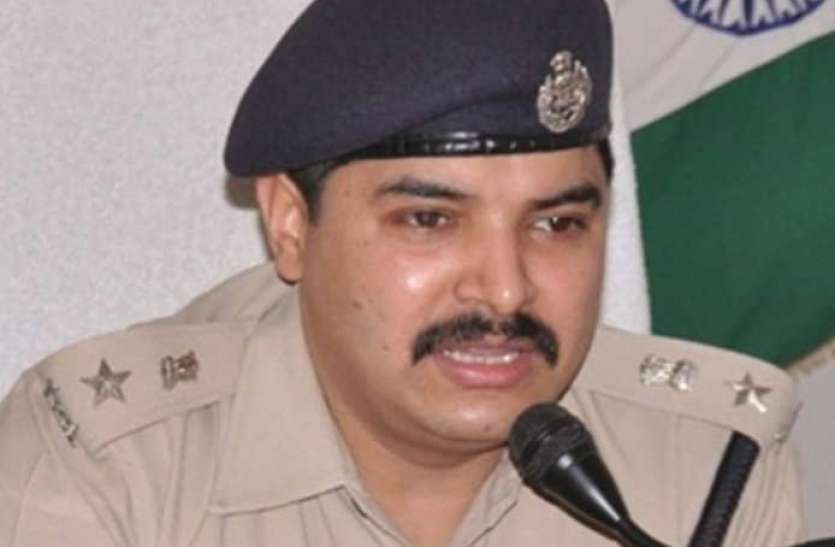 ssp.jpg Ghaziabad: एसएसपी ने सिस्टम सुधारने के लिए एक साथ 239 पुलिसकर्मियों के किए ट्रांसफर