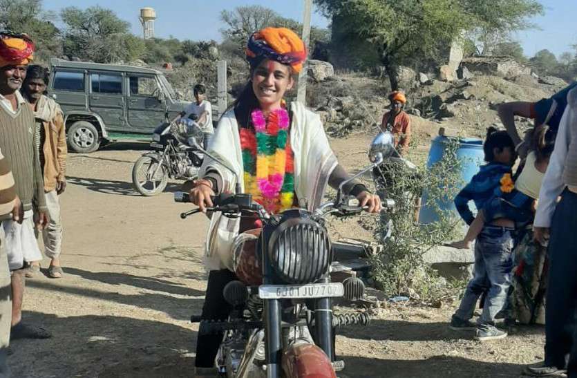 jaipur महज 23 साल की उम्र में राजस्थान की ज्ञानगढ़ ग्राम पंचायत की सरपंच बनी वर्षा
