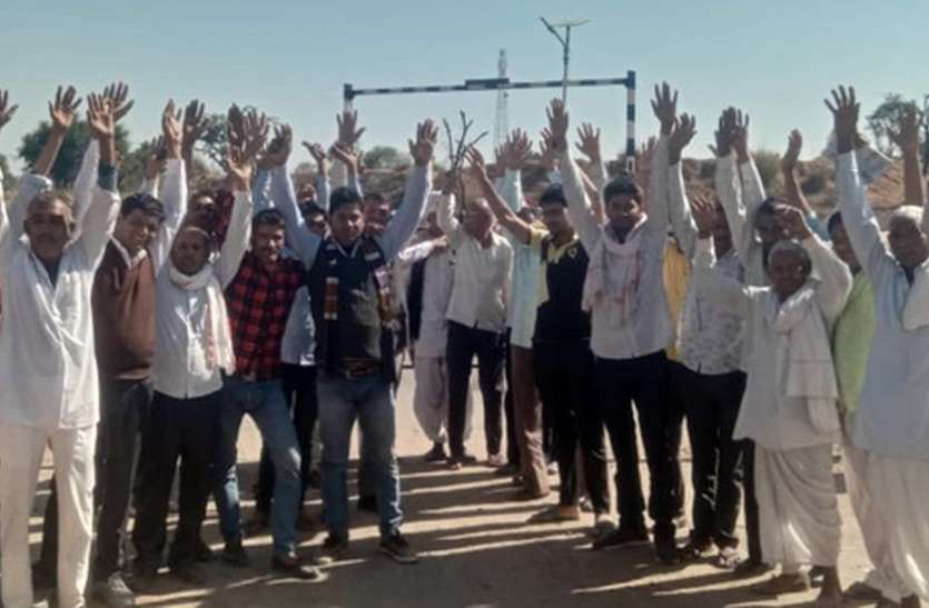 रेलवे फाटक को 24 घंटे नहीं खोला तो आन्दोलन रेलवे फाटक को 24 घंटे नहीं खोला तो आन्दोलन