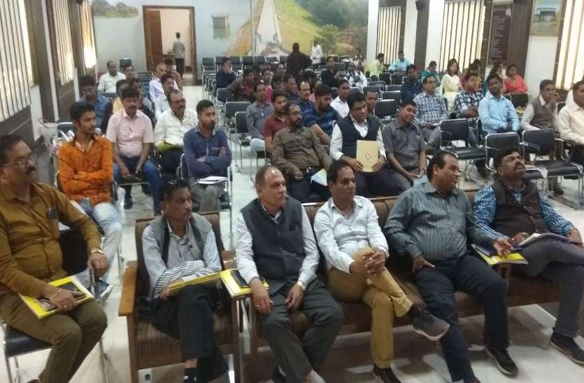 VIDEO : ऑनलाइन जनगणना करने के लिए कर्मचारियों का मानदेय बढ़ाया गया, बीस दिनों में पूरा कार्य करेंगे ऑनलाइन जनगणना करने के लिए कर्मचारियों का मानदेय बढ़ाया गया, बीस दिनों में पूरा कार्य करेंगे