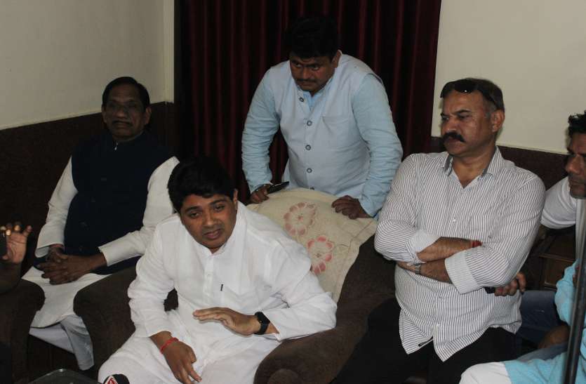 VIDEO : जिस केजरीवाल ने कांग्रेस को पहुंचाया जीरो पर उसके मुरीद हुए एजाज VIDEO : जिस केजरीवाल ने कांग्रेस को पहुंचाया जीरो पर उसके मुरीद हुए एजाज
