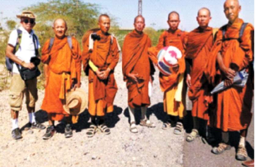 The messengers of peace wanted to go to the troubled region, stopped in Barmer शांति के दूत जाना चाहते थे अशांत क्षेत्र में, बाड़मेर में रोका