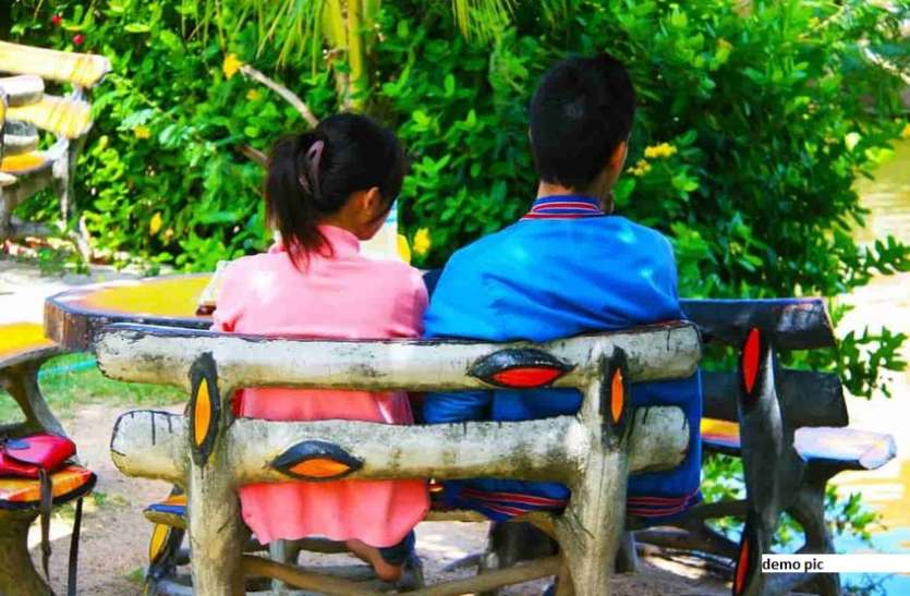पातालपानी में मंगेतर के साथ बैठा था युवक, युवती के सामने चार बदमाशों ने उसकी पेंट उतरवाई और.. पातालपानी में मंगेतर के साथ बैठा था युवक, युवक की पेंट पसंद आई तो उतरवाकर ले गए 4 बदमाश