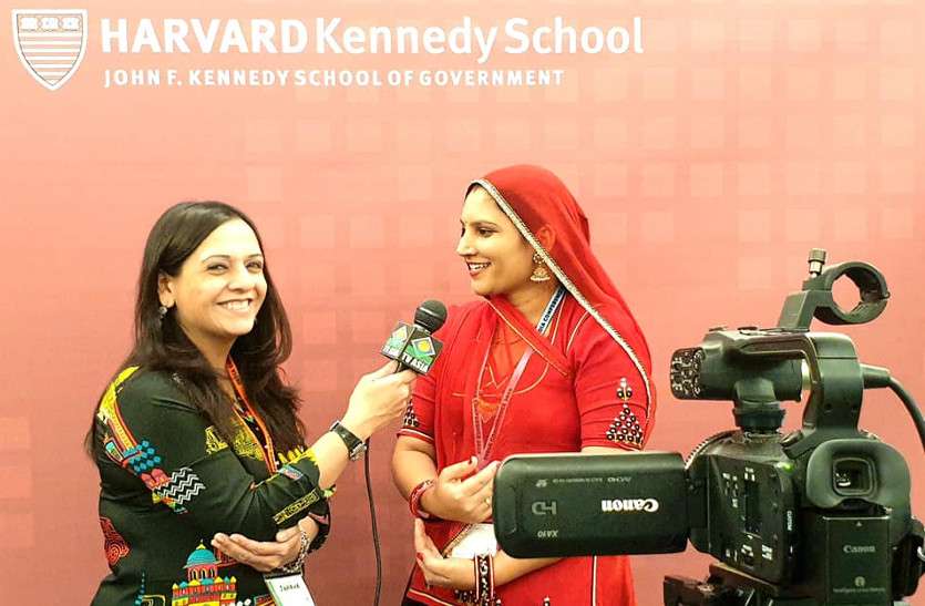 Rajasthan Ruma Devi at Harvard University America, see pics देखें तस्वीरें: Harvard University में Ruma Devi, ठेठ 'देसी' अंदाज़ और मारवाड़ी अभिवादन ने जीता सभी का दिल