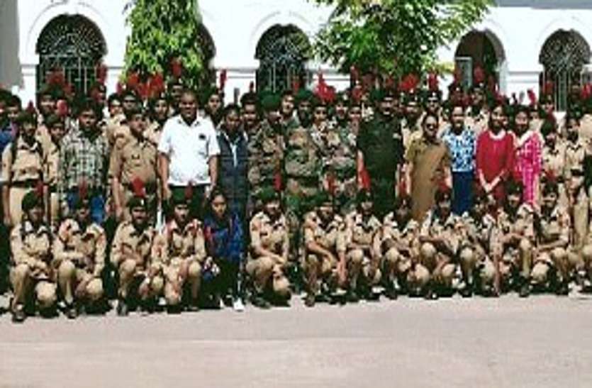 Experimental examination of NCC held in Digvijay College, 370 cadets of 11 colleges conducted examination ... दिग्विजय कालेज में हुई एनसीसी की प्रायोगिक परीक्षा, 11 कॉलेज के 370 कैडेटों ने दिलाई परीक्षा ...