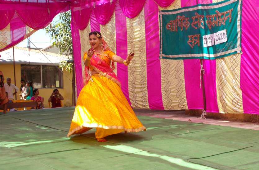 एक मंच पर दिखीं विभिन्न प्रदेशों की सांस्कृतिक झलक एक मंच पर दिखीं विभिन्न प्रदेशों की सांस्कृतिक झलक