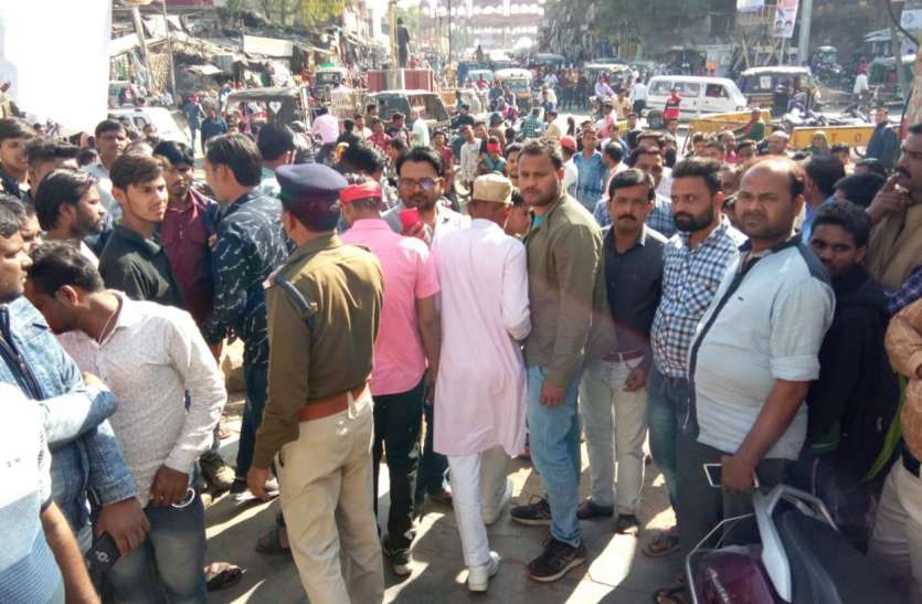 गाड़ी बैक करते समय महंत ने मां-बेटी को कुचला, महिला की मौत मंहत ने कार से चार लोगों को कुचला, महिला की मौत, आरोपी बोला मुझे माफ कर दो मैं नशे में हूं