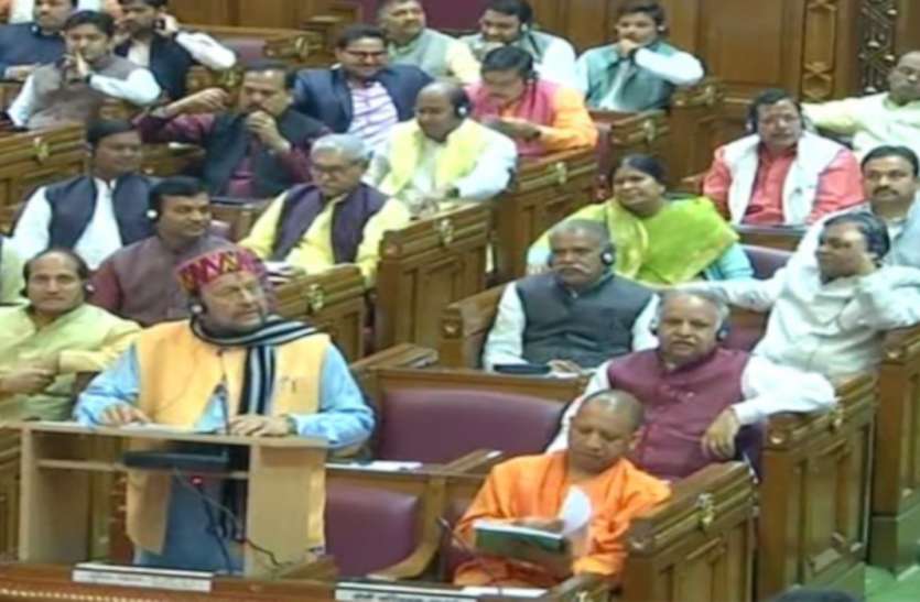 UP Budget 2020 Live: वित्त मंत्री सुरेश खन्ना ने 5 लाख 12 हजार करोड़ का पेश किया बजट, जानें मुख्य घोषणाएं UP Budget 2020: वित्त मंत्री सुरेश खन्ना ने वित्त वर्ष 2020-21 के लिए पेश किया बजट, जानें मुख्य घोषणाएं