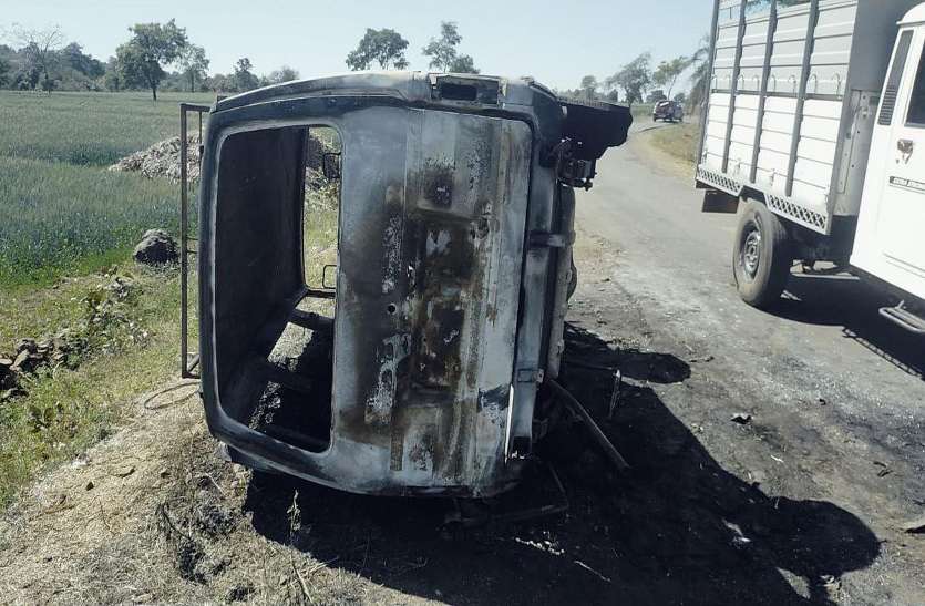 Accident: 12 छात्रों को स्कूल ले जा रही वैन में लगी आग, सुबह हुई घटना, पढ़ें पूरी खबर Accident: 12 छात्रों को स्कूल ले जा रही वैन में लगी आग, सुबह हुई घटना, पढ़ें पूरी खबर