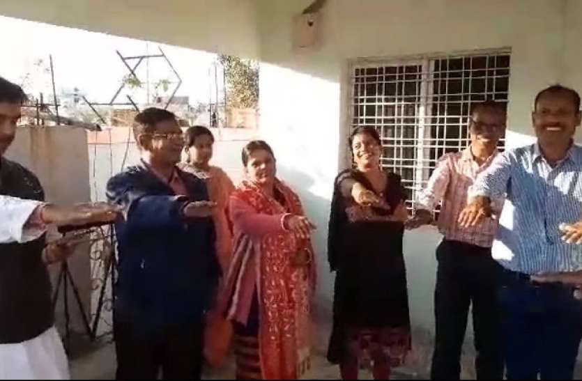 वैशाली नगर में मिथिलांगन समिति ने ली स्वच्छता की शपथ वैशाली नगर में मिथिलांगन समिति ने ली स्वच्छता की शपथ