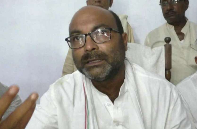 यूपी कांग्रेस अध्यक्ष ने शिक्षामित्रों और आंगनबाड़ी सहित इनकी उठाई आवाज, कहा- आंकड़ों की बाजीगरी है योगी का बजट यूपी कांग्रेस अध्यक्ष ने शिक्षामित्रों और आंगनबाड़ी सहित इनकी उठाई आवाज, कहा- आंकड़ों की बाजीगरी है योगी का बजट