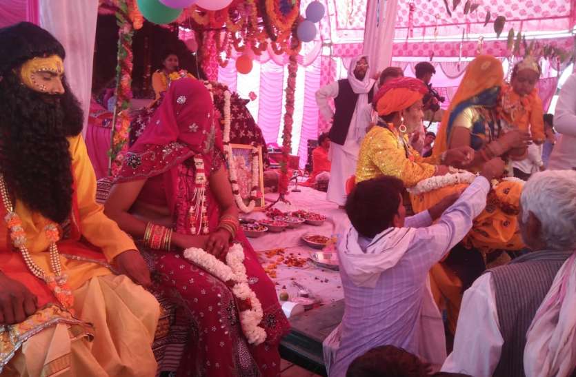 सुनाई वामन अवतार व कृष्ण जन्म की कथा, सजीव झांकी सजाई सुनाई वामन अवतार व कृष्ण जन्म की कथा, सजीव झांकी सजाई