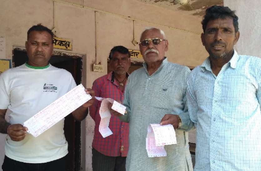 पेयजल विभाग के ठेकेदार की गलती, खामियाजा भुगत रहे उपभोक्ता पेयजल विभाग के ठेकेदार की गलती, खामियाजा भुगत रहे उपभोक्ता