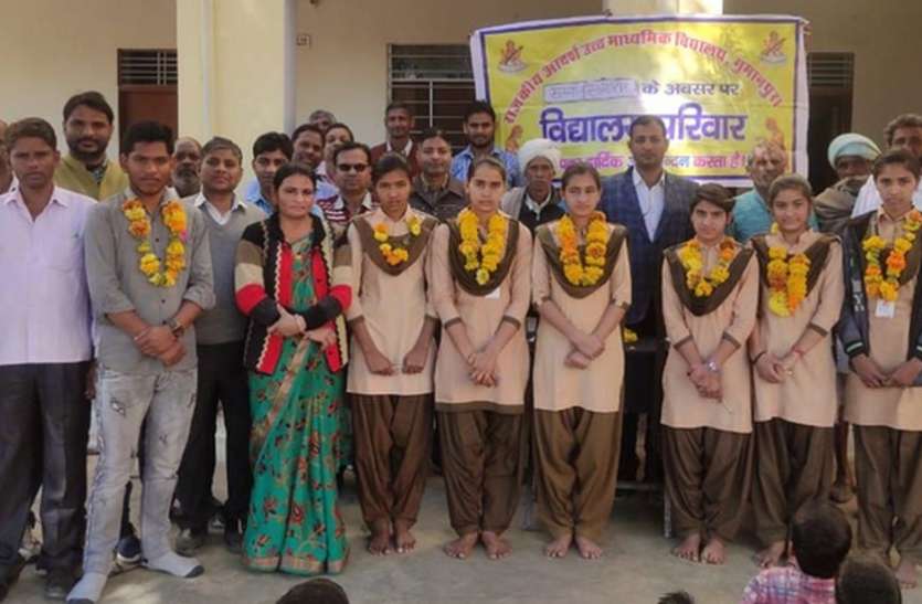 वार्षिकोत्सव में प्रतिभाओं का सम्मान वार्षिकोत्सव में प्रतिभाओं का सम्मान