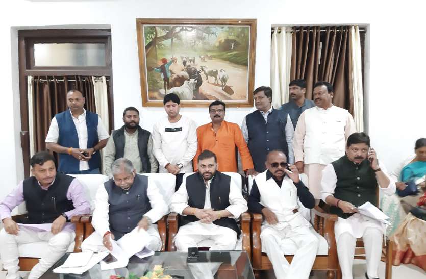 नेता प्रतिपक्ष कौशिक बोले- सीएम रोज रात सपना देखकर सुबह धान खरीदी पर जारी करते हैं नया आदेश, दिग्विजय सिंह के बारे में ये कहा नेता प्रतिपक्ष कौशिक बोले- सीएम रोज रात सपना देखकर सुबह धान खरीदी पर जारी करते हैं नया आदेश, दिग्विजय सिंह के बारे में ये कहा