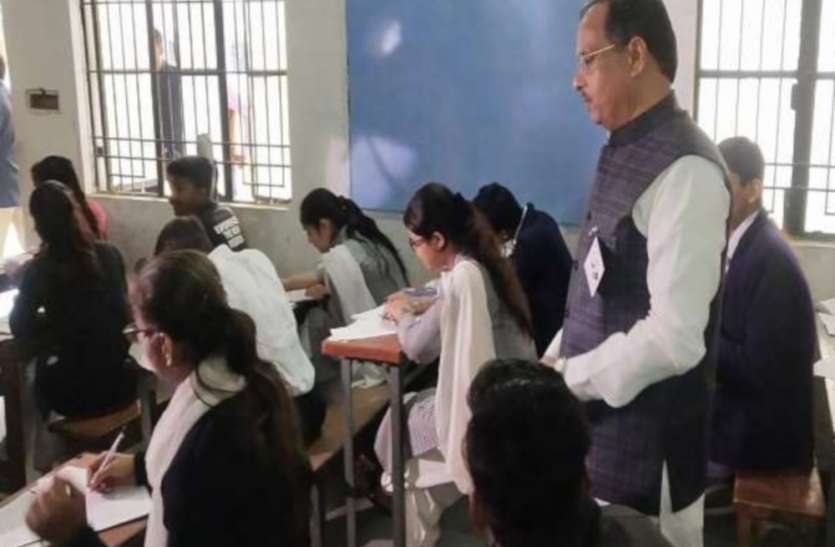 उत्तर प्रदेश बोर्ड परीक्षा 2020 के लिए डीजीपी का नया निर्देश, हाईस्कूल व इंटरमीडिएट के परीक्षार्थियों को परीक्षा केंद्र से न जाने दें उत्तर प्रदेश बोर्ड परीक्षा 2020 के लिए डीजीपी का नया निर्देश, हाईस्कूल व इंटरमीडिएट के परीक्षार्थियों को परीक्षा केंद्र से न जाने दें